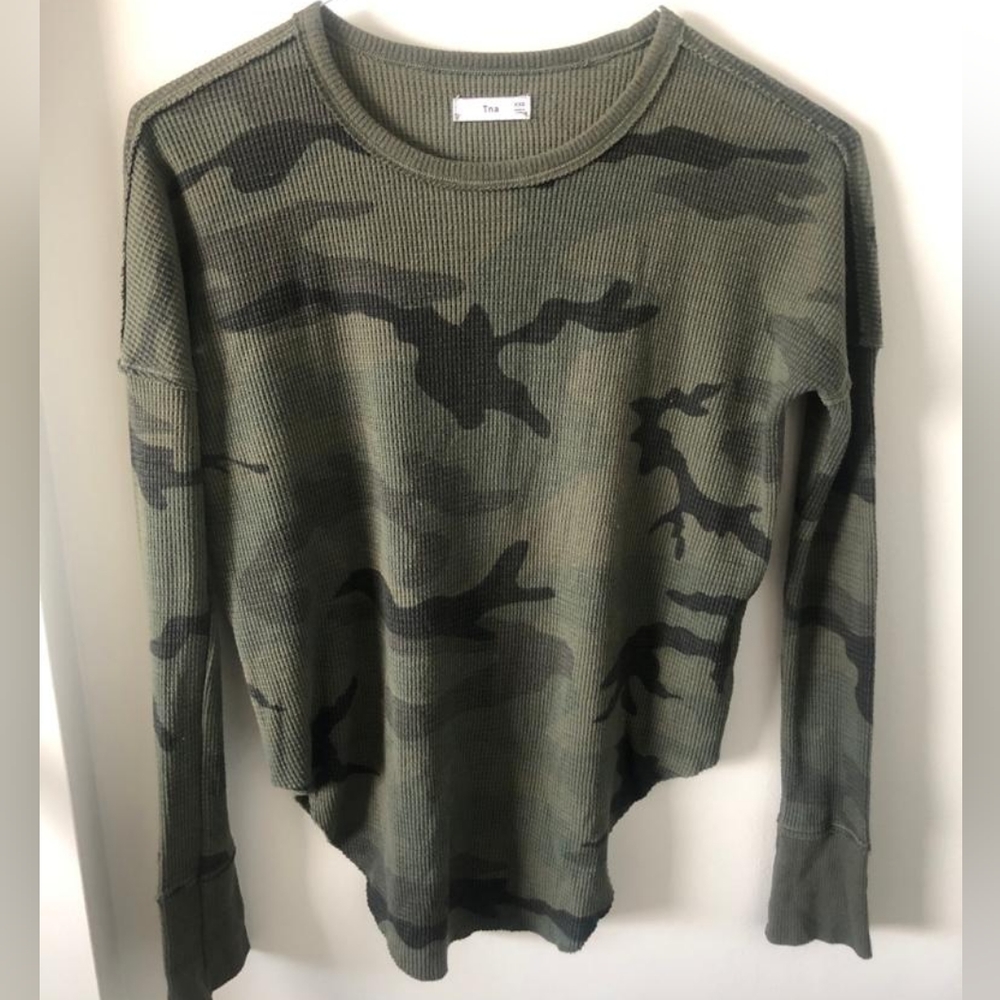 ๐2 for $15๐ TNA Alder Camo Thermal - Picture 3 of 8